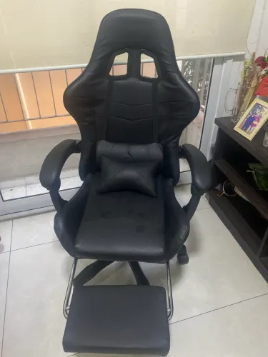 Cadeira gamer Preta com encosto e apoio de pernas 