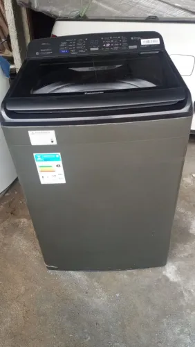 Máquina de lavar Panasonic.
