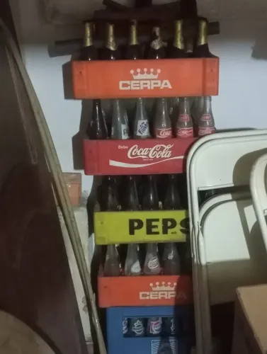 engradados para refrigerante e cervejas com garrafas