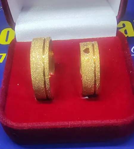 Par Alianças Ouro 18 kilates Peso 6.00 Gramas Retas 6 mm Maciça                           