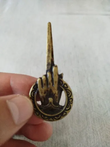 Broche a mão do Rei Game Of Thrones .