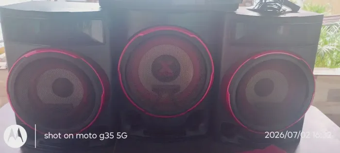 Vendo um som mini system LG x-boom potência 2.250w RMS com as três caixas som muito poten