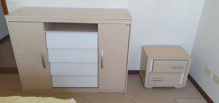Cômoda e criado nudo