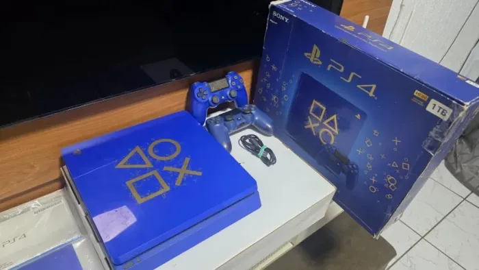 Playstation 4 Edição Days Of Play + 02 Controles + Caixa e Manual + Ac Trocas