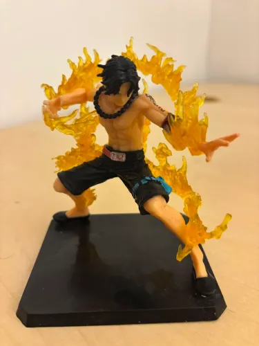 action figure de Portgas D. Ace do anime One Piece