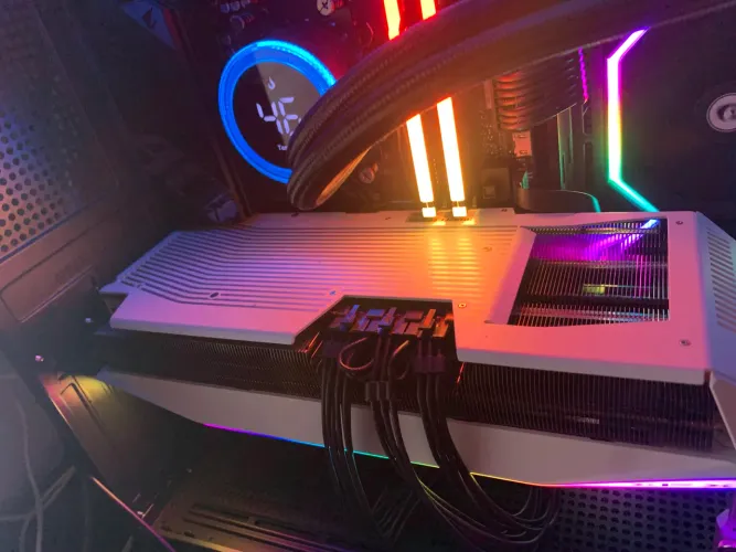 Rx 9070xr oc mercury white