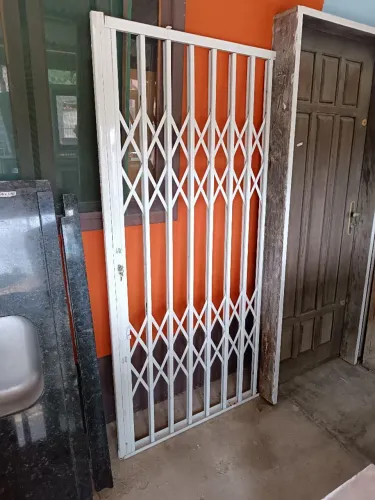 Pantográfica de porta 90cm x 1.97 embutida no caixilho VENDE-SE 