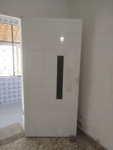 Porta de alumínio NOVINHA