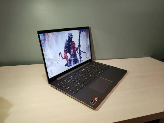 Notebook Lenovo Ideapad iRyzen 5 com Placa de Vídeo Dedicada