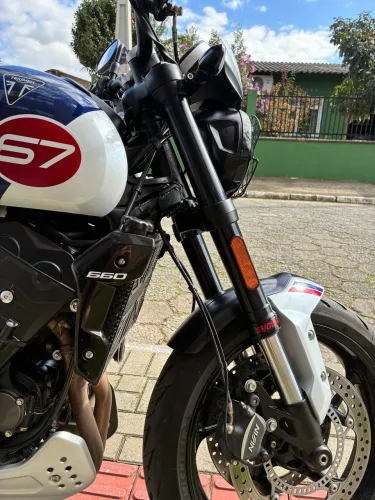 Triumph Trident 660 Triple Tribute 2024/2025 - Versão Especial - Quickshifter - 10.765 km