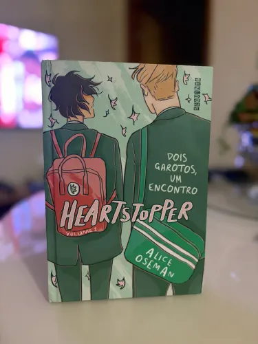 Vendo 2 mangás e 2 livros