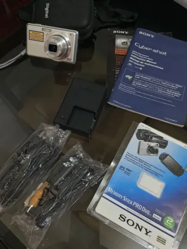 Câmera digital Sony Cyber-shot Dsc-s950 10.1 mp 4x1 óptico com Lcd. Novo sem uso.