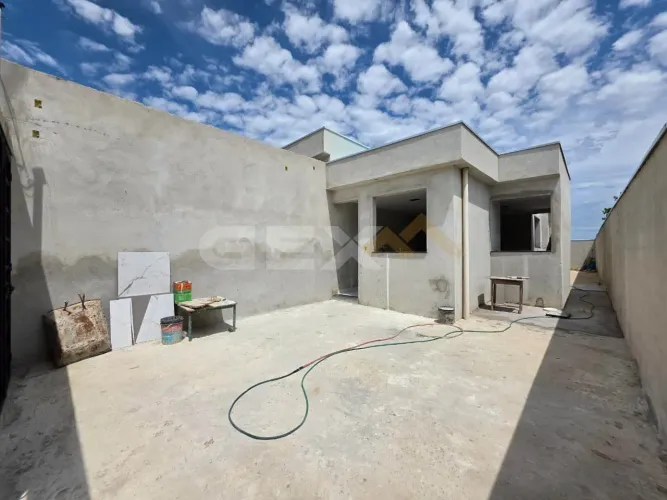 Casa à Venda com 03 Quartos no Bairro Jardim das Acácias em Divinópolis MG.