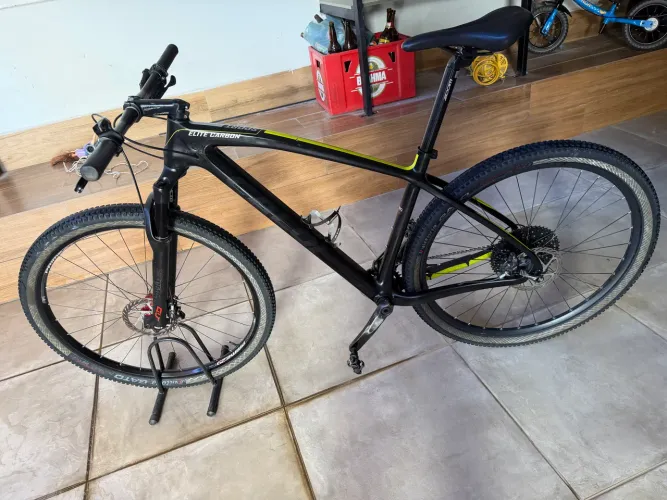 Caloi Elite Carbon Sport Aro 29 - Tamanho L (19?) - Shimano Deore XT - RockShox SID
