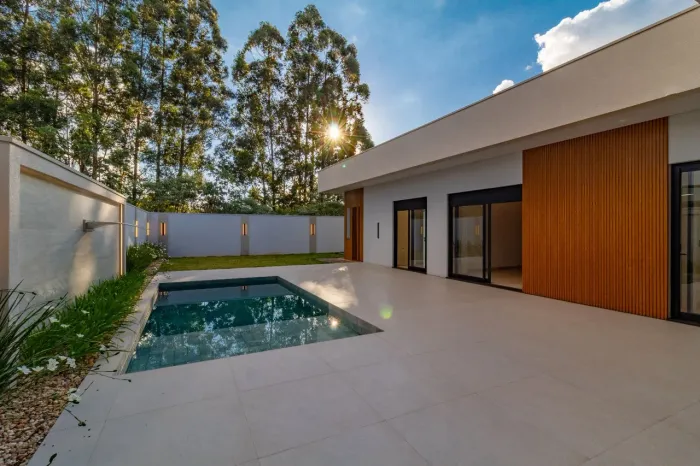 Casa a venda em Condomínio