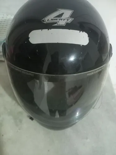 Capacete a venda semi novo pouco usado