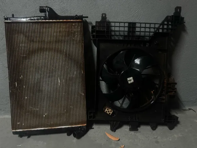 Ventoinha e radiador Duster 2017