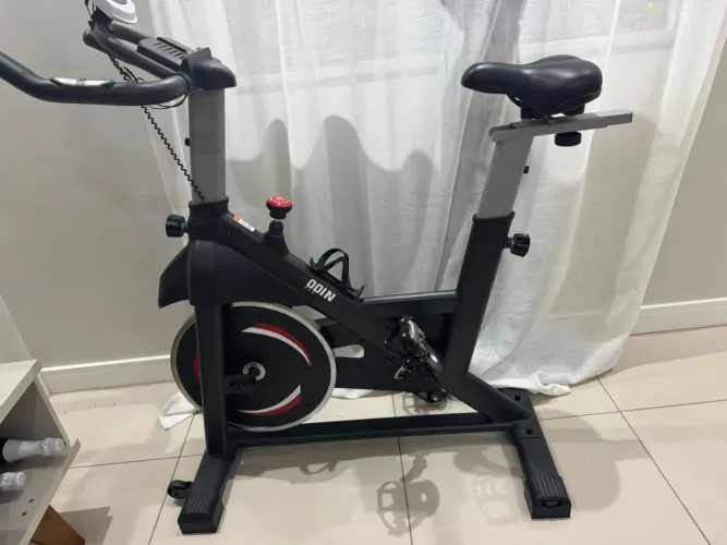 Bicicleta Ergométrica Para Spinning Mecanica 8kg Odin Fit Cor Preto/Vermelho