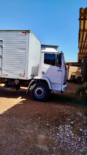 Vendo ou troco - Caminhão Mercedes 1718, 2010 - baú