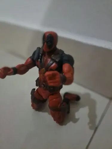 Bonecos capitão América e deadpool articulado semi novo