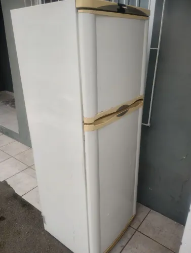 Geladeira duplex Bosch com defeito 