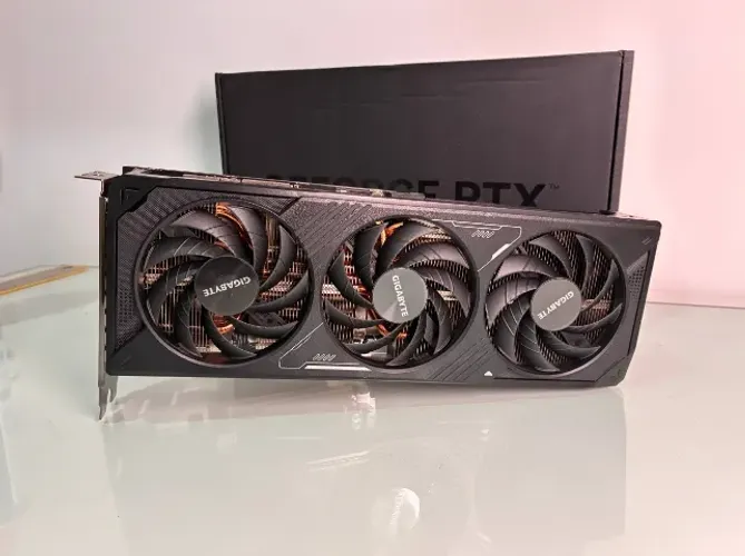 RTX 5070 WINDFORCE SFF 12G GIGABYTE (Não OC)
