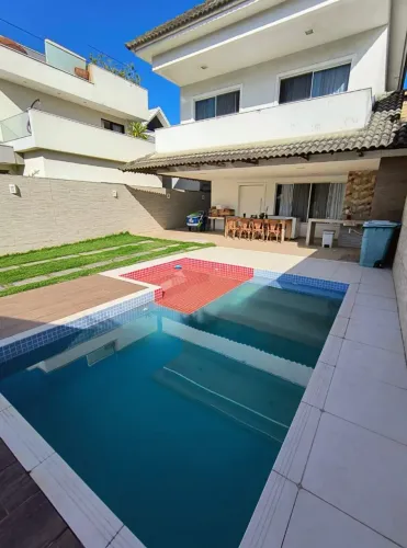 Alugo Casa de 4 suítes no Condomínio Riviera Del Sol - Recreio
