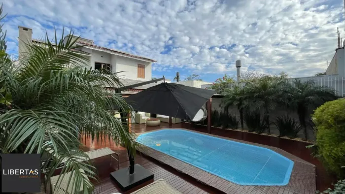 Casa com Piscina Aquecida e Energia Solar