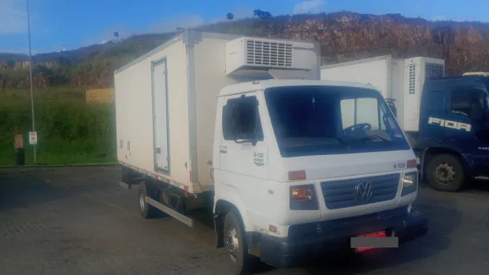 ? VENDE-SE CAMINHÃO 3/4 BAÚ FRIGORÍFICO - PRONTO PARA TRABALHAR ?