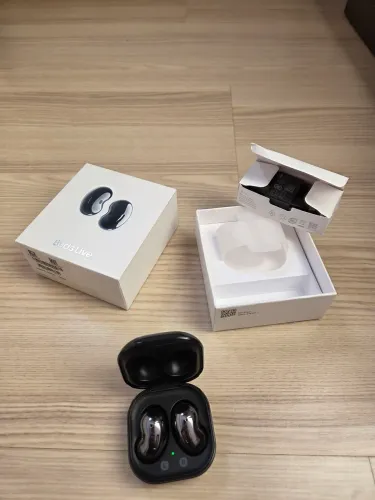 Galaxy buds live