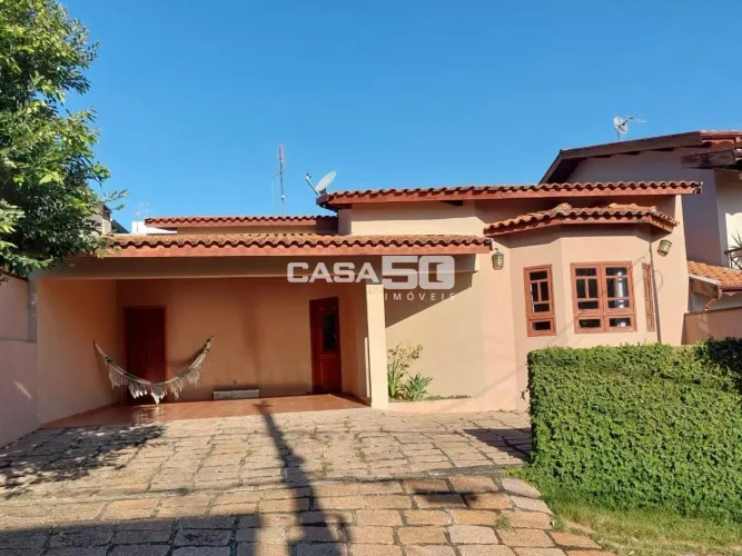 Casa térrea a venda em condomínio fechado - Valinhos