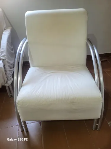 Estou vendendo 2,poltronas de sala. Semi nova