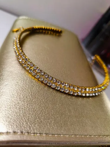 Colar dourado brilhante para festas