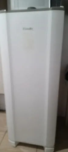 Geladeira Electrolux semi nova 110 para vir buscar, muito boa mesmo!