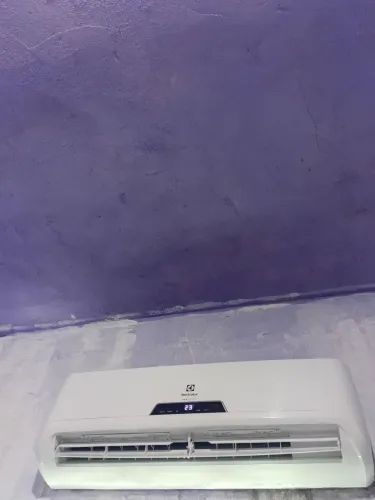 Vendo com urgência um ar condicionado split 12 mil btus