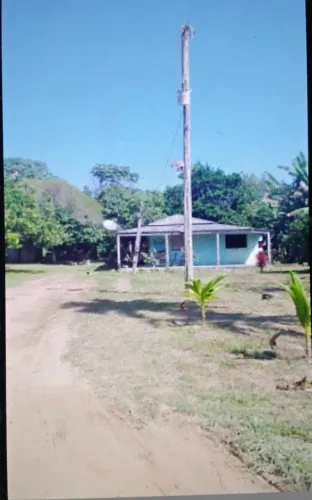 Vende se este lindo sitio.de alvenaria