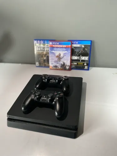PlayStation 4 Slim 1tb + 2 controles originais + Jogos