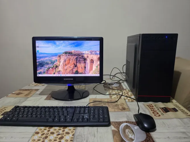 PC I3 COMPLETO COM 8GB DE RAM E MONITOR