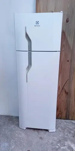 Vendo geladeira Electrolux funciona perfeitamente