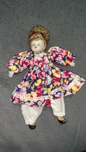 Boneca antiga porcelana