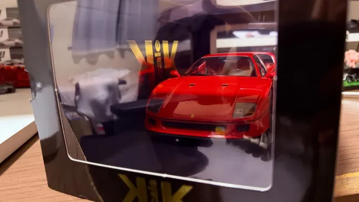 Ferrari F40 1:18 KK SCALE . LACRADA
