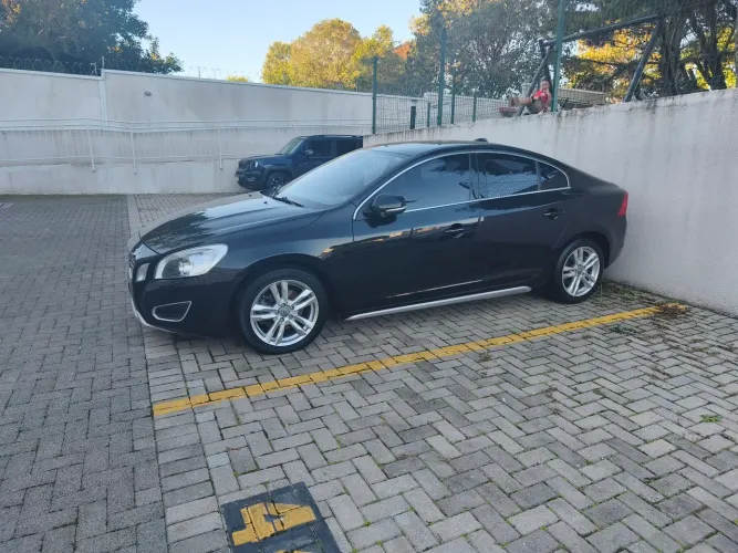 Volvo S60 T-5 2.0 240cv 4P 2011