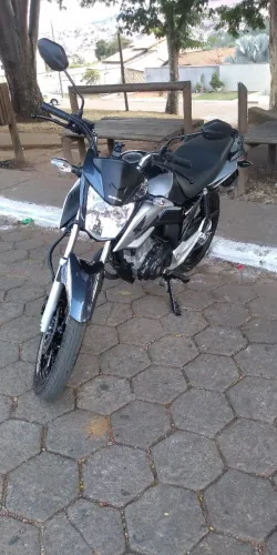 Titan 160 40 anos