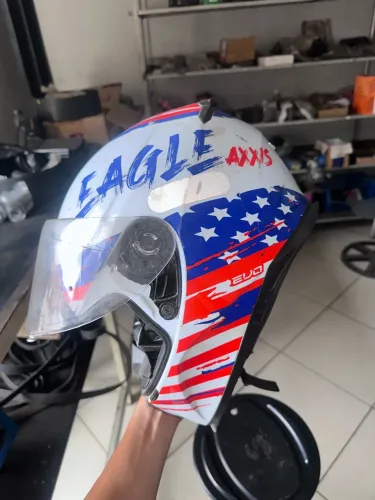 Capacete fechado. EAGLE AXXIS EVO
