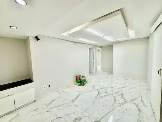 Sala comercial no Caminho das Árvores com 139m2,