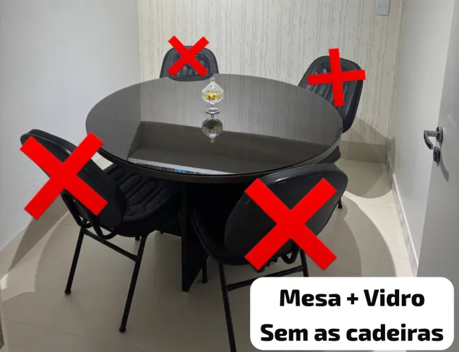 Mesa redonda com vidro