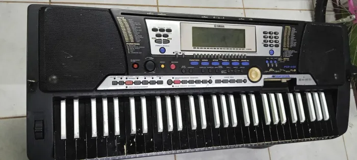 Teclado PSR 540 Yamaha.