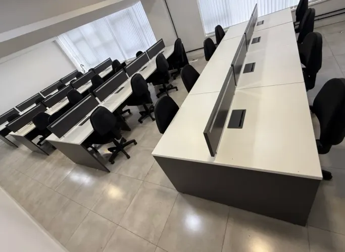 Mesas , Cadeiras, Estações de Trabalho - Mobiliário de escritório completo |