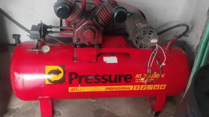 compressor de ar 200 litros com duas pistolas pneumática e mangueiras 