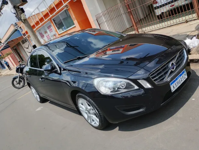 Volvo S60 T-5 2.0 240cv 4P 2012